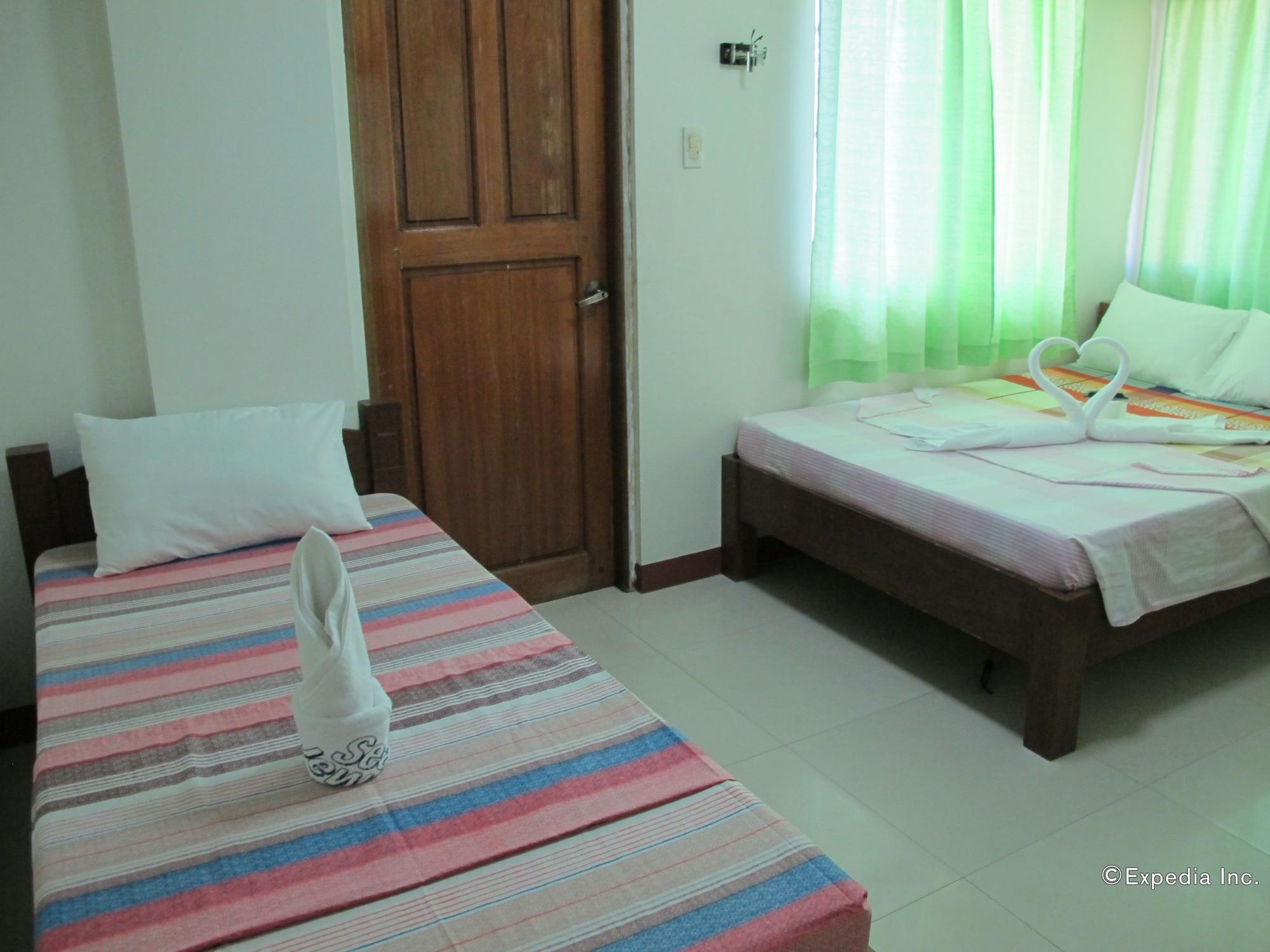 Sea Jewel Beach Resort Puerto Galera Buitenkant foto