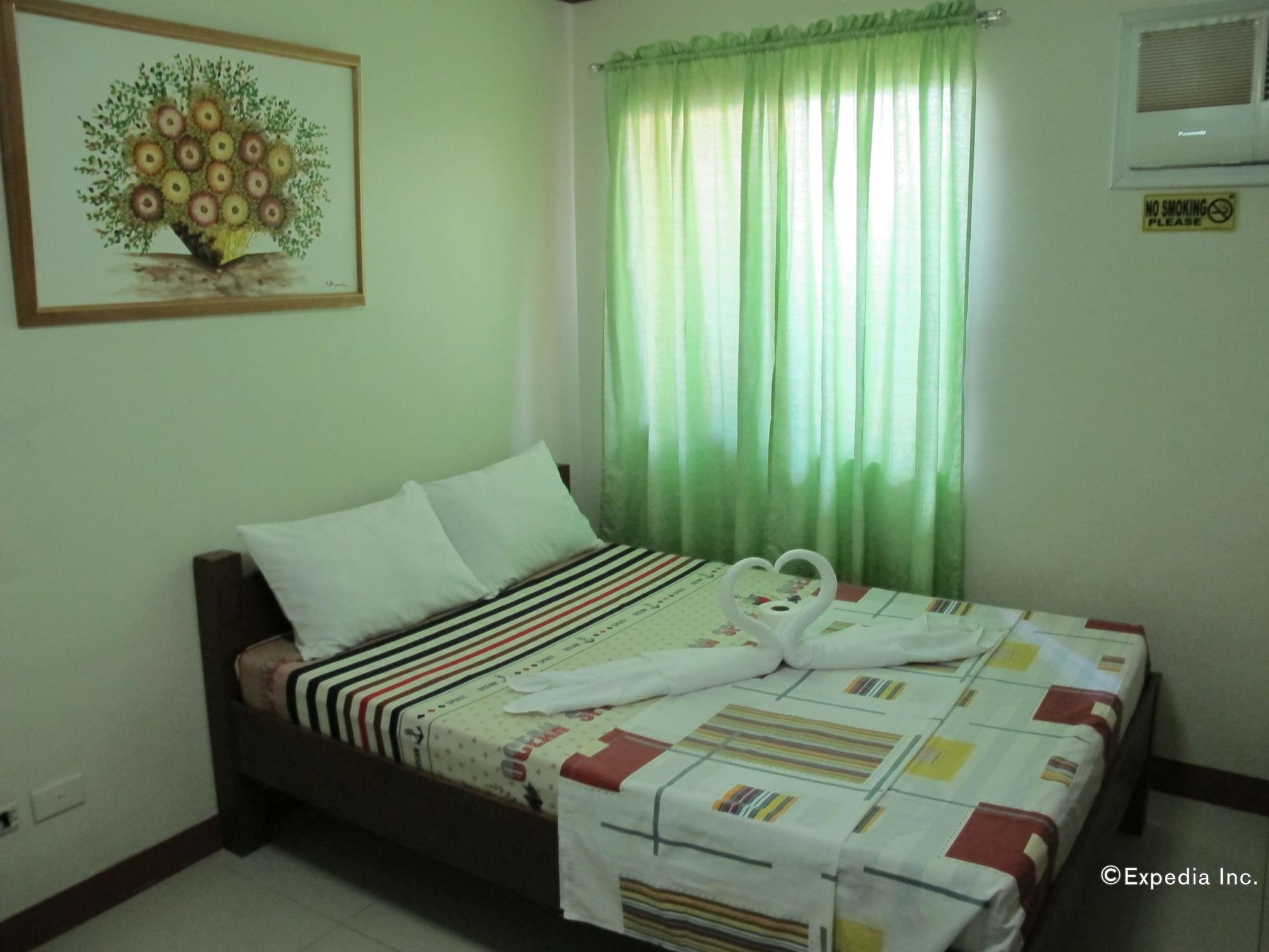 Sea Jewel Beach Resort Puerto Galera Buitenkant foto