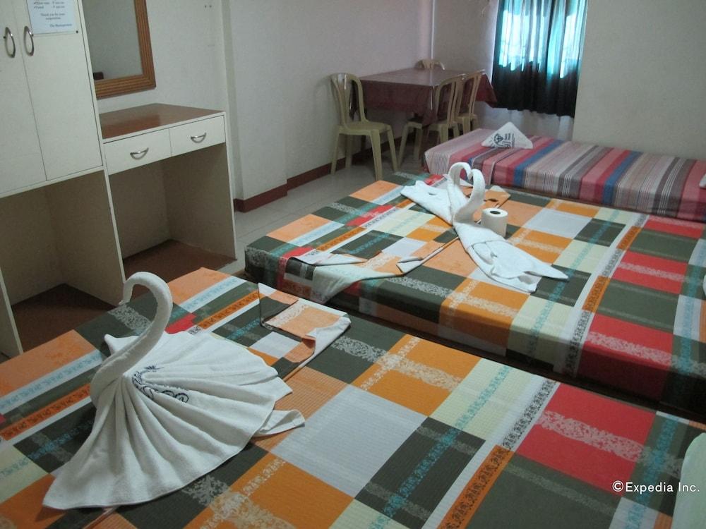 Sea Jewel Beach Resort Puerto Galera Buitenkant foto