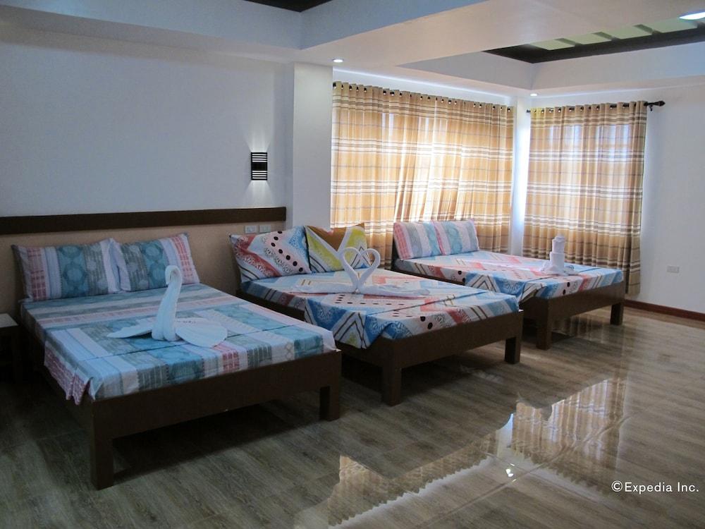 Sea Jewel Beach Resort Puerto Galera Buitenkant foto