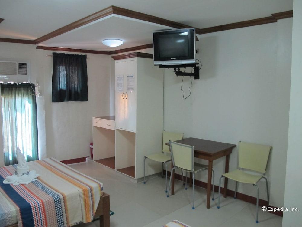Sea Jewel Beach Resort Puerto Galera Buitenkant foto