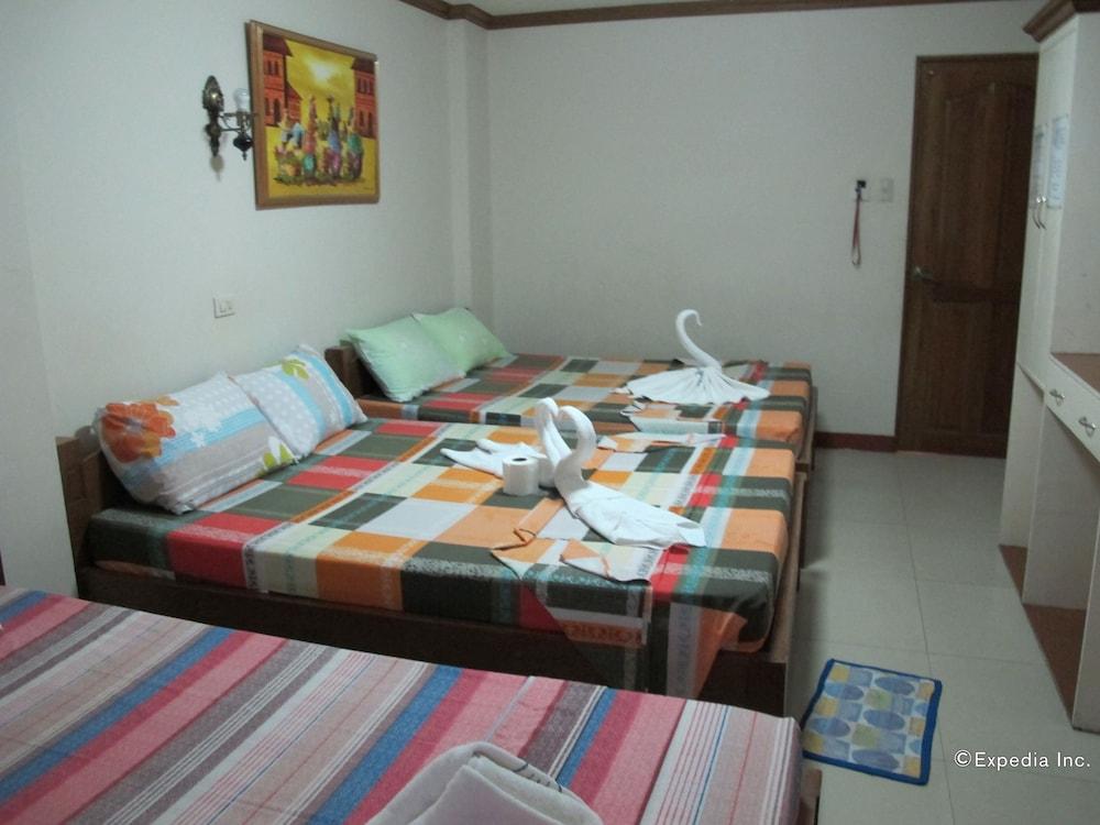 Sea Jewel Beach Resort Puerto Galera Buitenkant foto