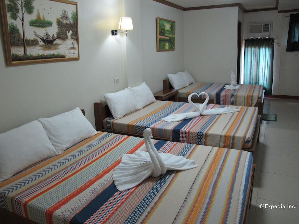 Sea Jewel Beach Resort Puerto Galera Buitenkant foto