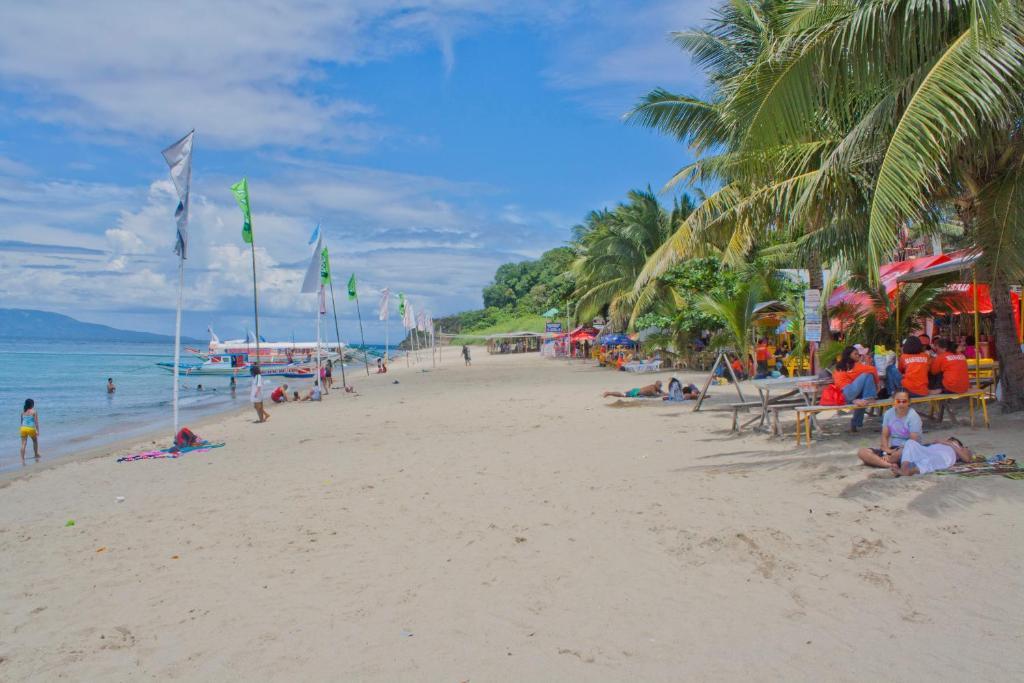 Sea Jewel Beach Resort Puerto Galera Buitenkant foto