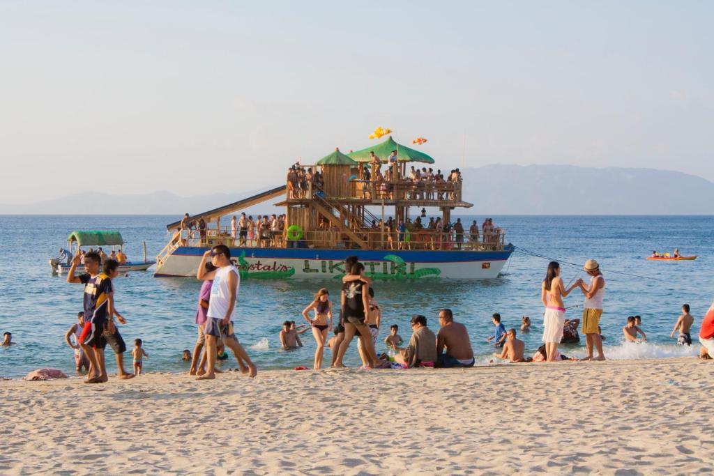 Sea Jewel Beach Resort Puerto Galera Buitenkant foto