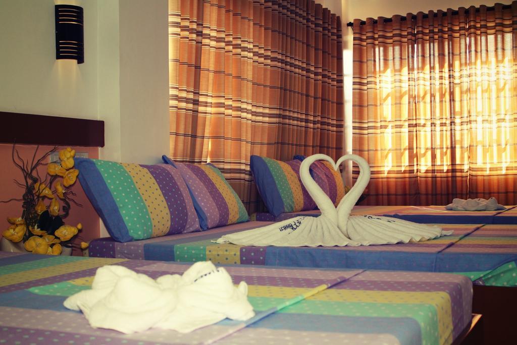 Sea Jewel Beach Resort Puerto Galera Buitenkant foto
