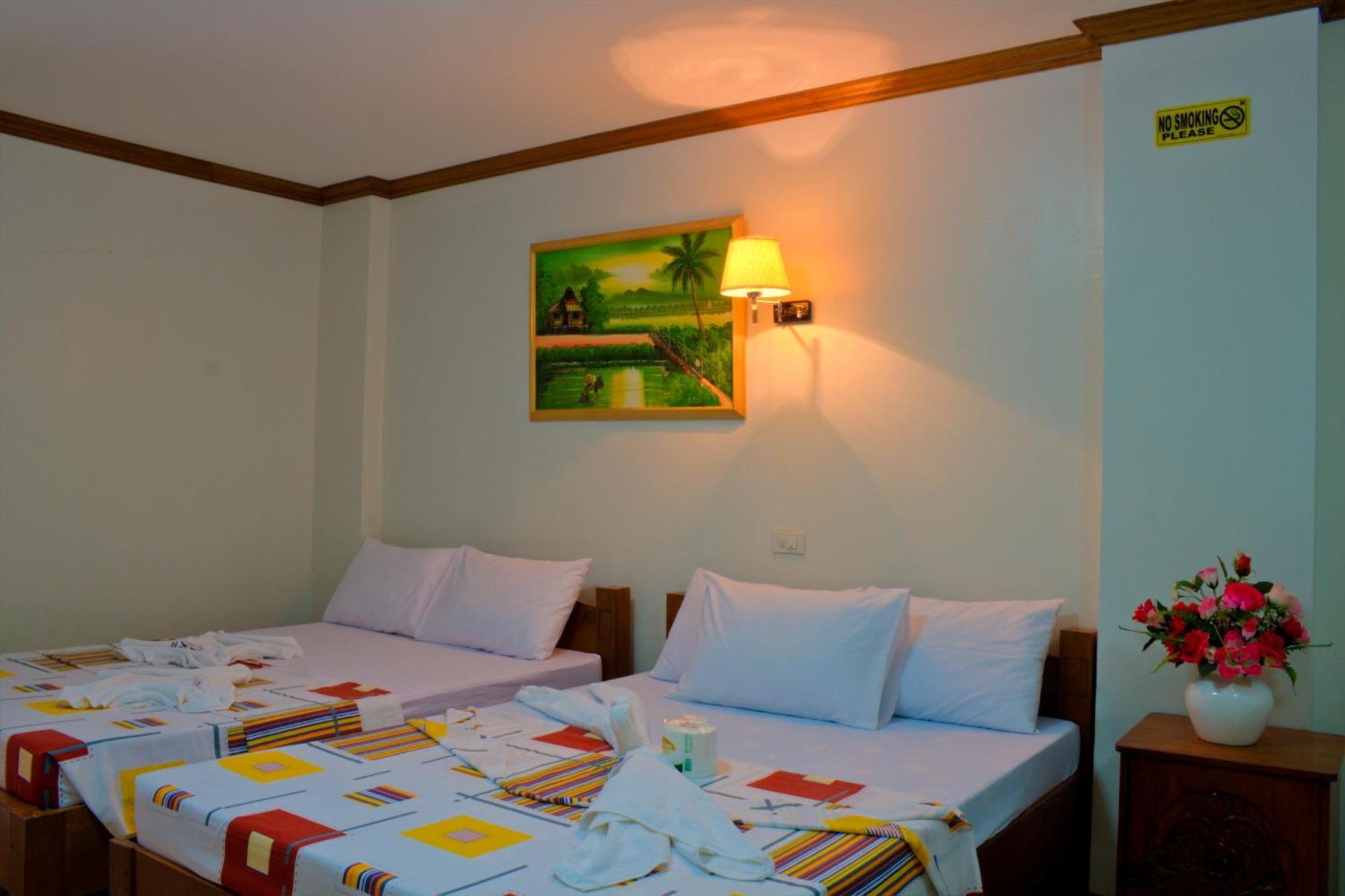 Sea Jewel Beach Resort Puerto Galera Buitenkant foto