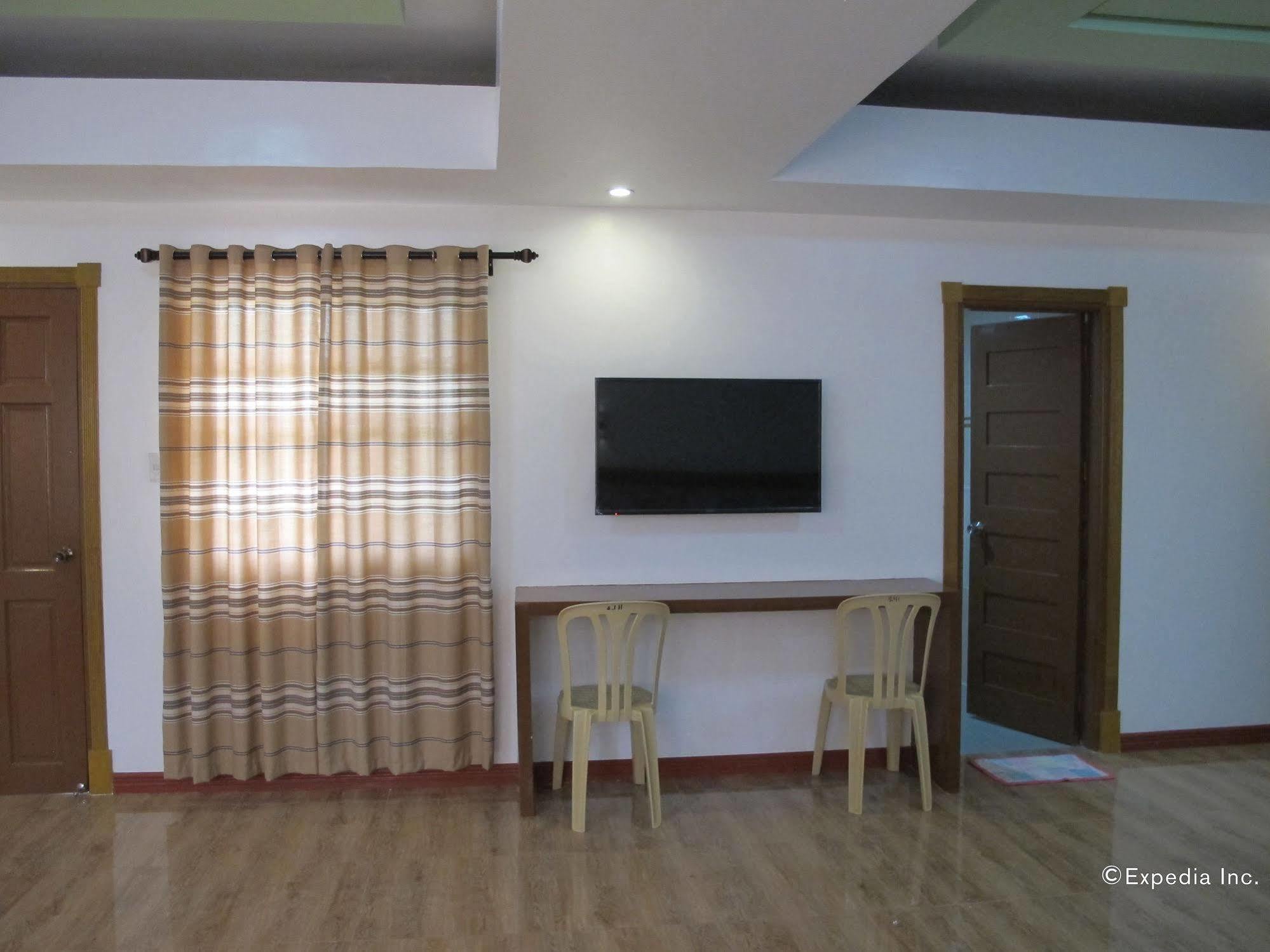 Sea Jewel Beach Resort Puerto Galera Buitenkant foto