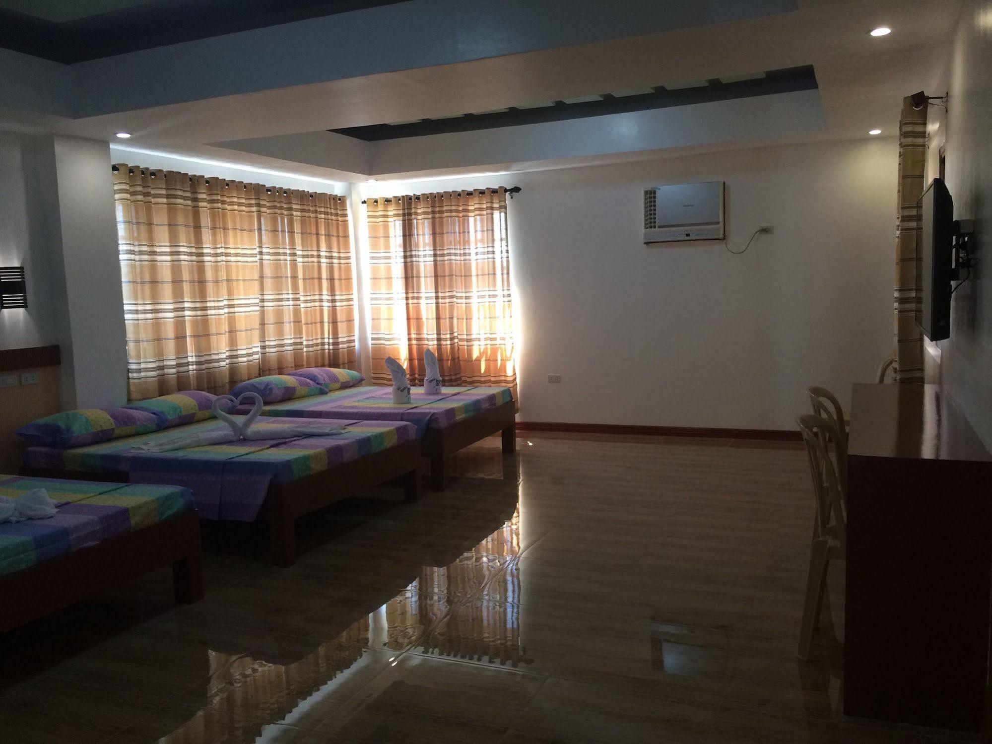 Sea Jewel Beach Resort Puerto Galera Buitenkant foto