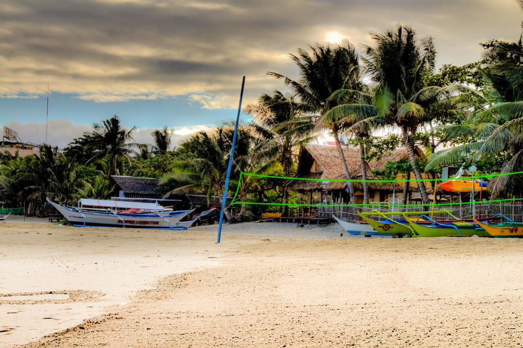 Sea Jewel Beach Resort Puerto Galera Buitenkant foto